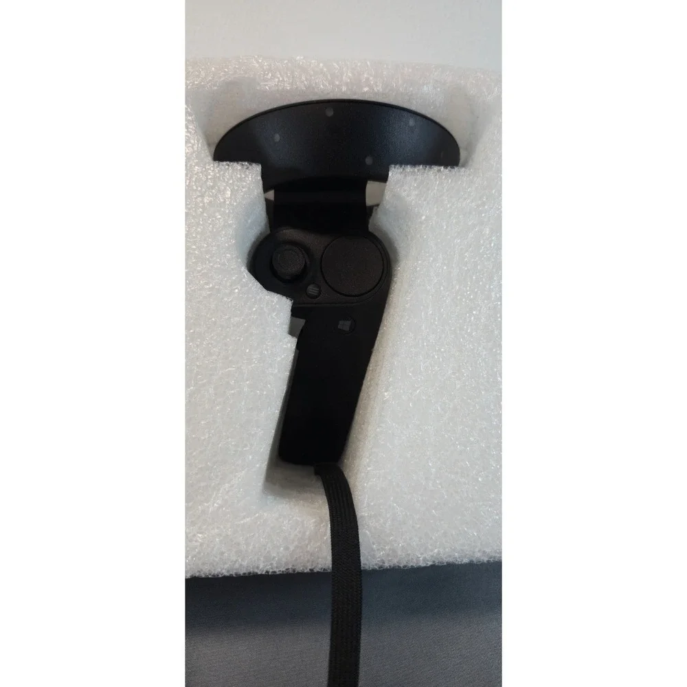 Original Microsoft Windows MR Mixed Reality Motion Controllers Only 1 Miss Cover